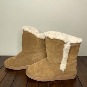 Minnetonka suede boots. Faux fur lined.